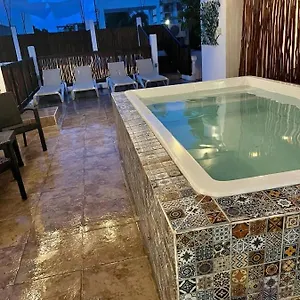 https://hostel-casa-de-luz-playa-del-carmen.allrivieramayahotels.com